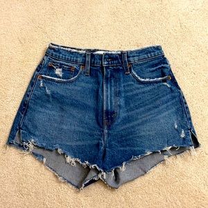Abercrombie high rise mom short size 4